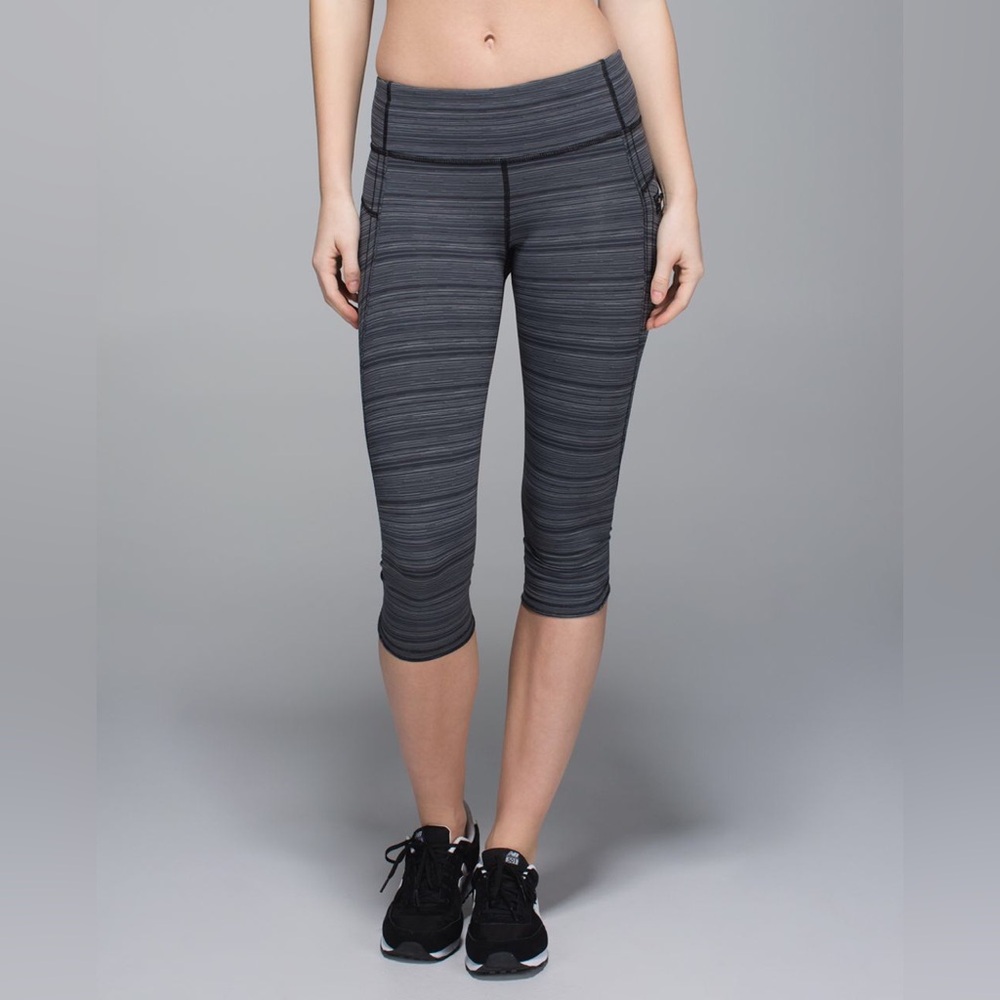 Lululemon Run: Top Speed Crop
Cyber Stripe Deep Coal Black